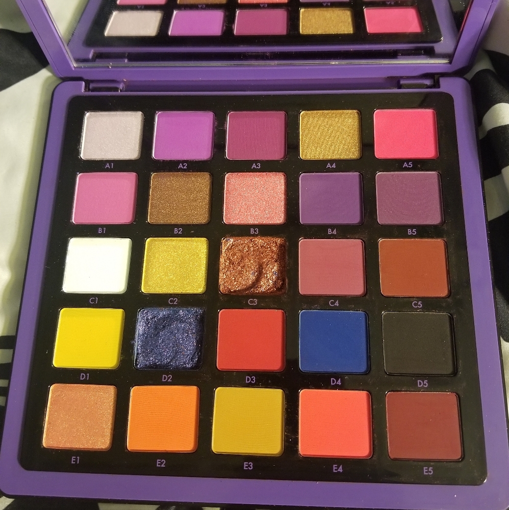 *DAMAGED* Norvina Volume 1 Palette